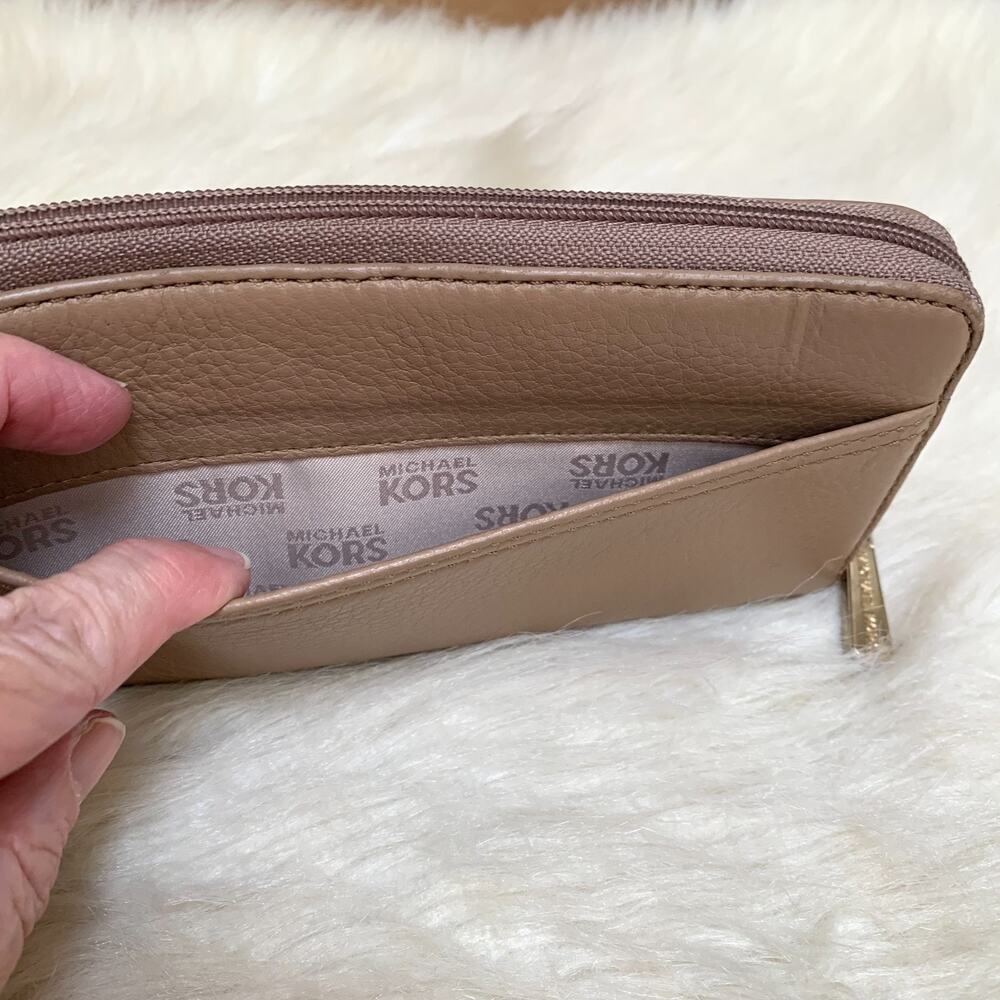 MICHAEL KORS Dark Khaki Taupe Leather Zip Around SARATOGA Continental Wallet - Picture 5 of 16